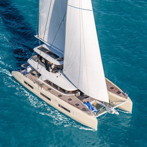yate de vela catamarán 1