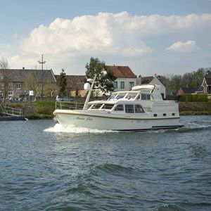 barco cabinado intraborda