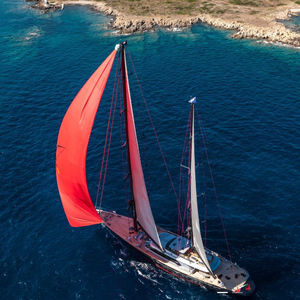 superyate de vela de lujo de crucero