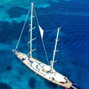 superyate de vela de lujo de crucero