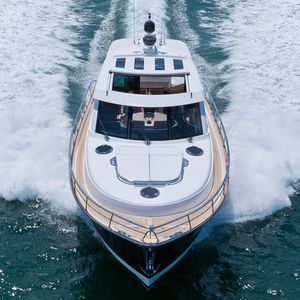 yate a motor de crucero / de deporte / con hard-top / IPS