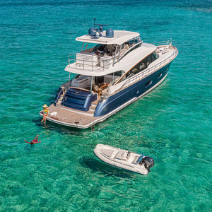 yate a motor clásico / de crucero / de deporte / offshore