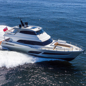 yate a motor de crucero
