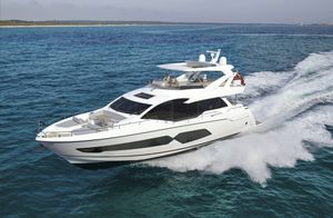 yate a motor de crucero / con fly / de desplazamiento / con 4 camarotes