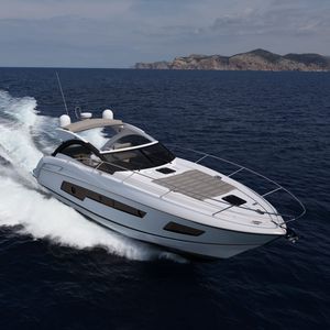 barco cabinado intraborda / de desplazamiento / soft-top / con 2 camarotes