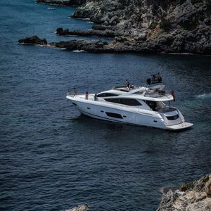 yate a motor de crucero / con fly / con 4 camarotes