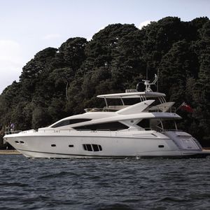 yate a motor de crucero / con fly / con 4 camarotes