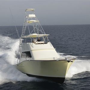 yate a motor de pesca deportiva