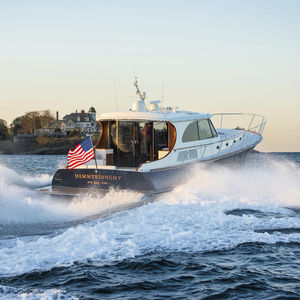 yate a motor de crucero