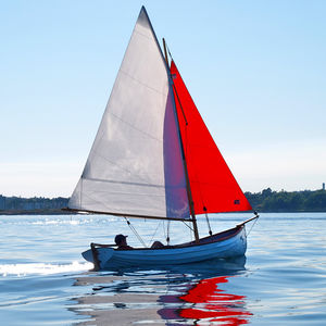 bote vela-remos clásico