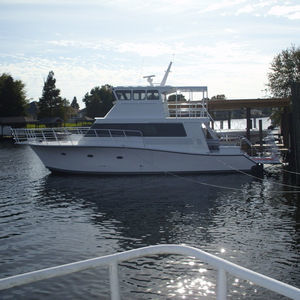 yate a motor de chárter