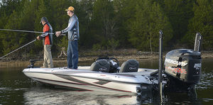 bass boat fueraborda 1