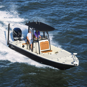 bay boat fueraborda / con consola central / de pesca deportiva / 8 personas máx.