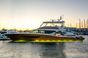yate a motor de pesca
