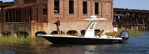 bay boat fueraborda / con consola central / de pesca deportiva / 10 personas máx.