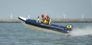 embarcación neumática fueraborda / semirrígida / con consola jockey / 10 personas máx.