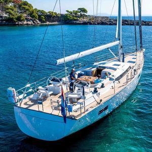 yate de vela de regata y crucero