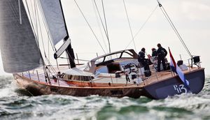 yate de vela de regata y crucero