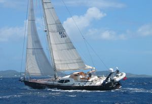 yate de vela de crucero / con deck saloon