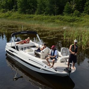 deck-boat fueraborda