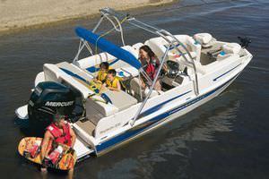 deck-boat fueraborda