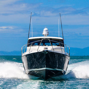 barco cabinado intraborda / bimotor / con hard-top / con cockpit cerrado