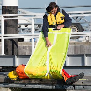 sistema de rescate hombre al agua para barco