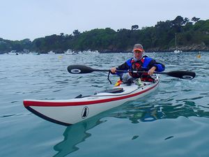 kayak cerrado / rígido / de mar / para expedición