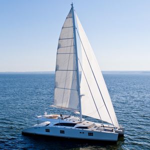 superyate de vela de lujo catamarán