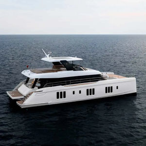 yate a motor catamarán a motor 1