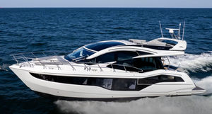 yate a motor de crucero 1