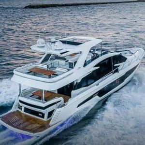 yate a motor de crucero 1