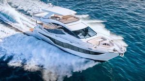yate a motor de crucero 1