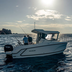 barco de motor de pesca-paseo fueraborda