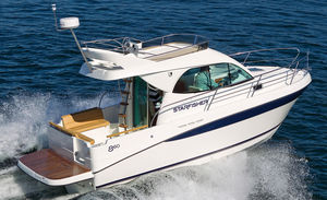cabin-cruiser intraborda