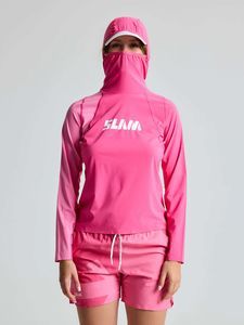 camiseta de lycra con capucha 1