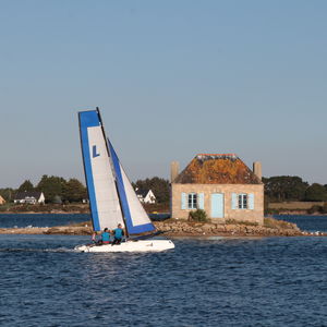 catamarán deportivo de recreo