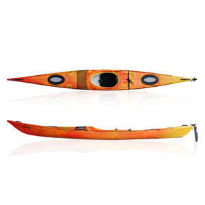 kayak cerrado / rígido / de mar / de travesía