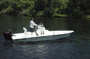 bay boat fueraborda / con consola central / de pesca deportiva