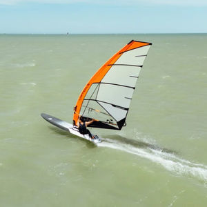 vela de windsurf de viento suave