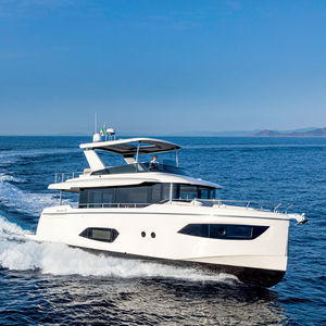 yate a motor de crucero 1