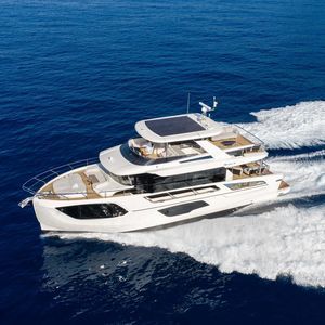 yate a motor de crucero 1