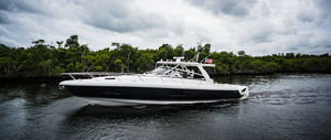 barco cabinado fueraborda 1