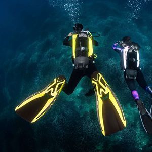 aletas de buceo