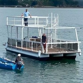 barco pontón fueraborda