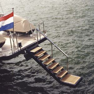 escalera para yate / lateral / abatible / pivotante