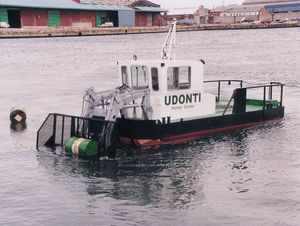 barco profesional draga-retroexcavadora