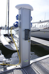 torreta de suministro eléctrico