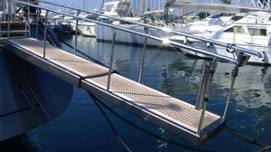 pasarela para barco