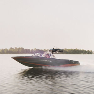 runabout intraborda / con doble consola / bow-rider / de wakeboard